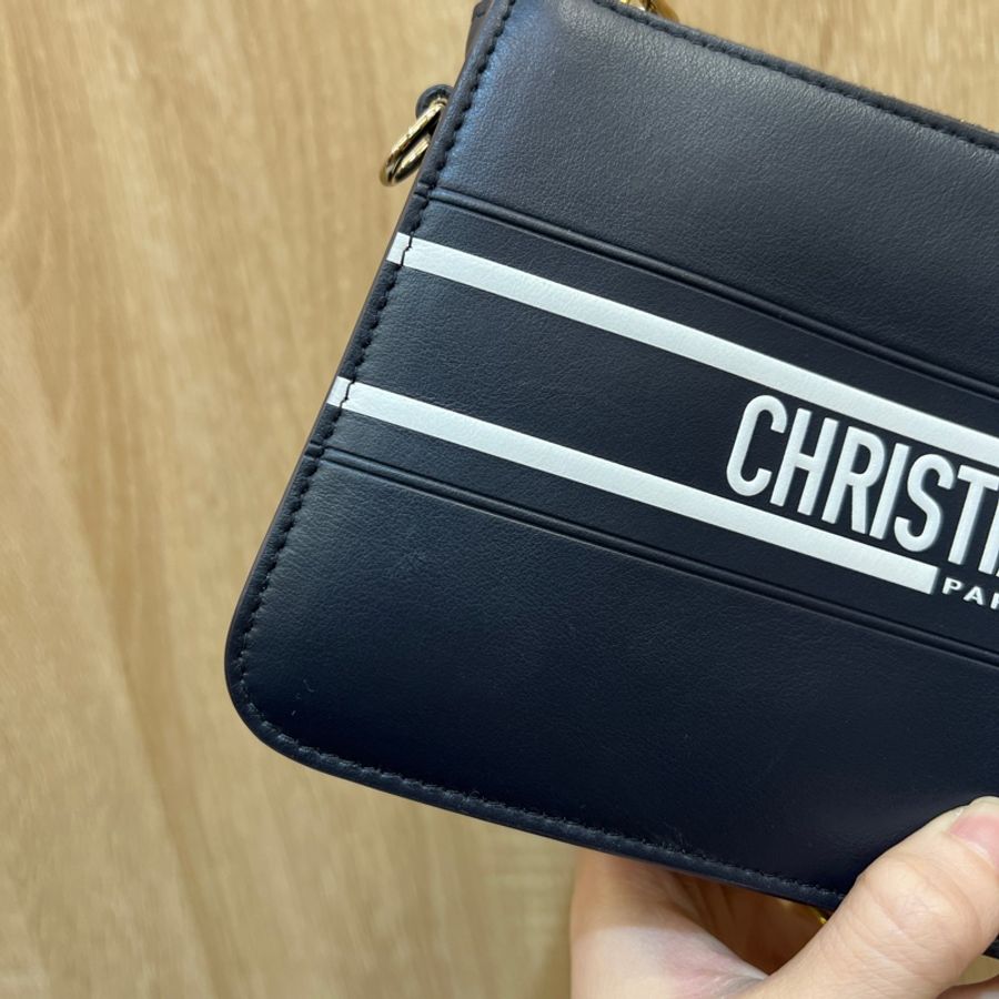 Dior Vibe系列深藍牛皮金釦一字拉斜背長型扁型包-3