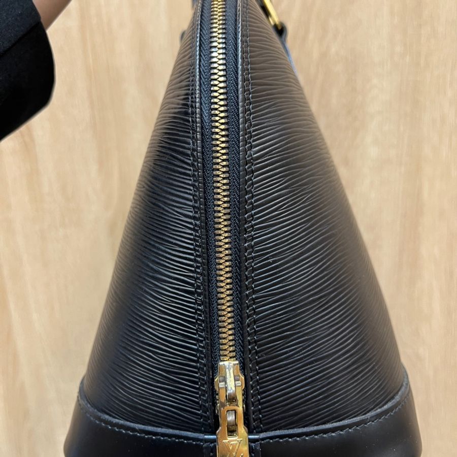LV 黑EPI金釦Alma PM手提貝殼包M52802-2