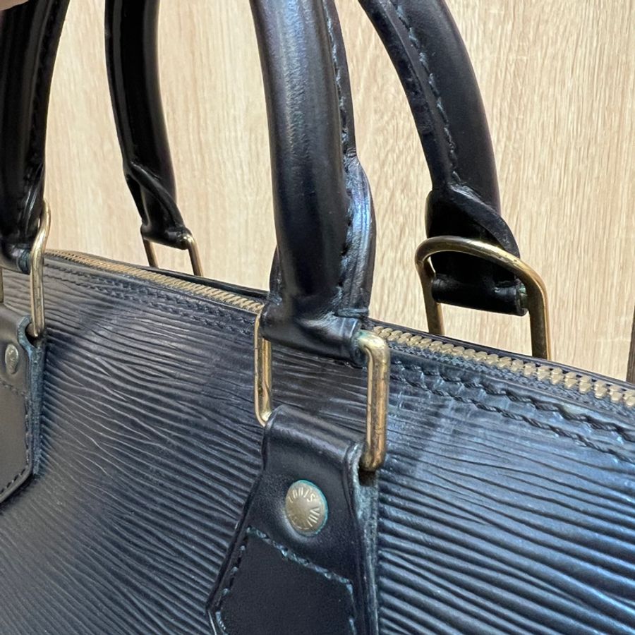 LV 黑EPI金釦Alma PM手提貝殼包M52802-7