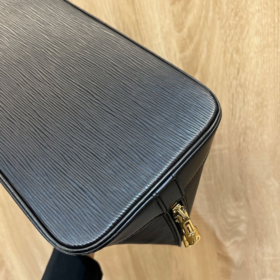 LV 黑EPI金釦Alma PM手提貝殼包M52802-11