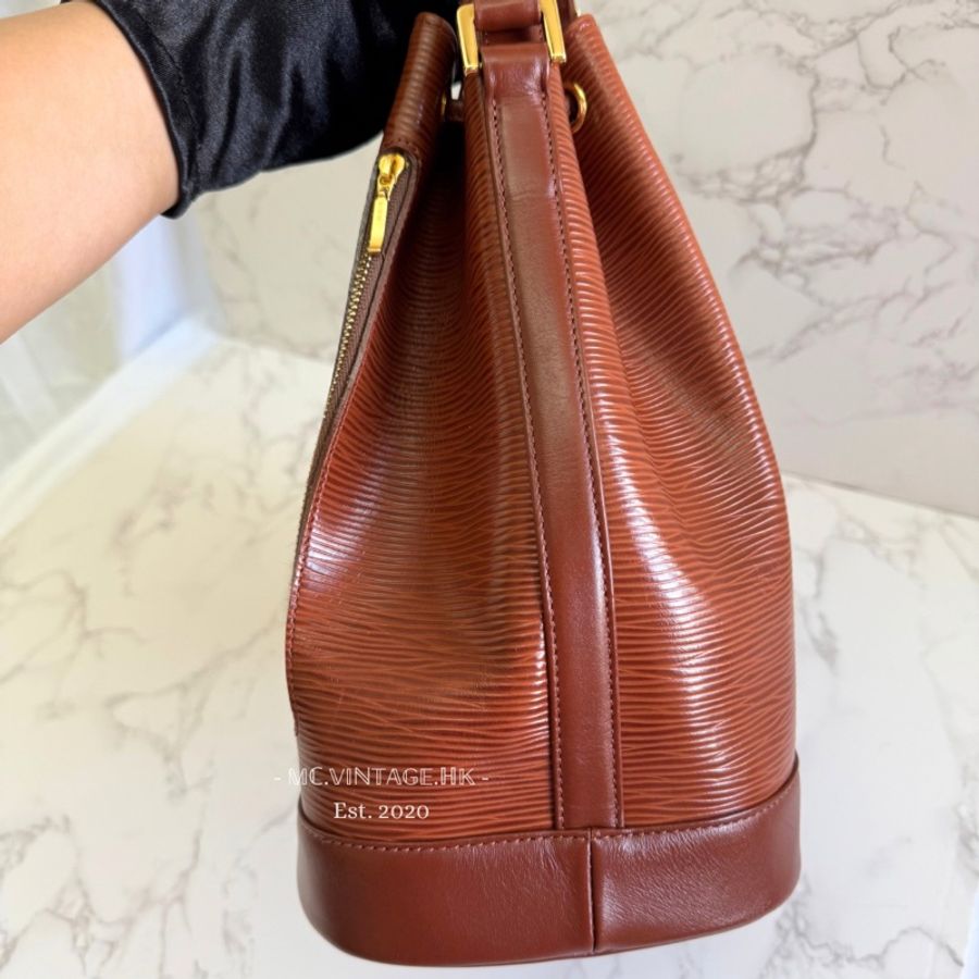 VALENTINO GARAVANI Bucket Bag 水波紋 琉璃金幣 水桶袋-10
