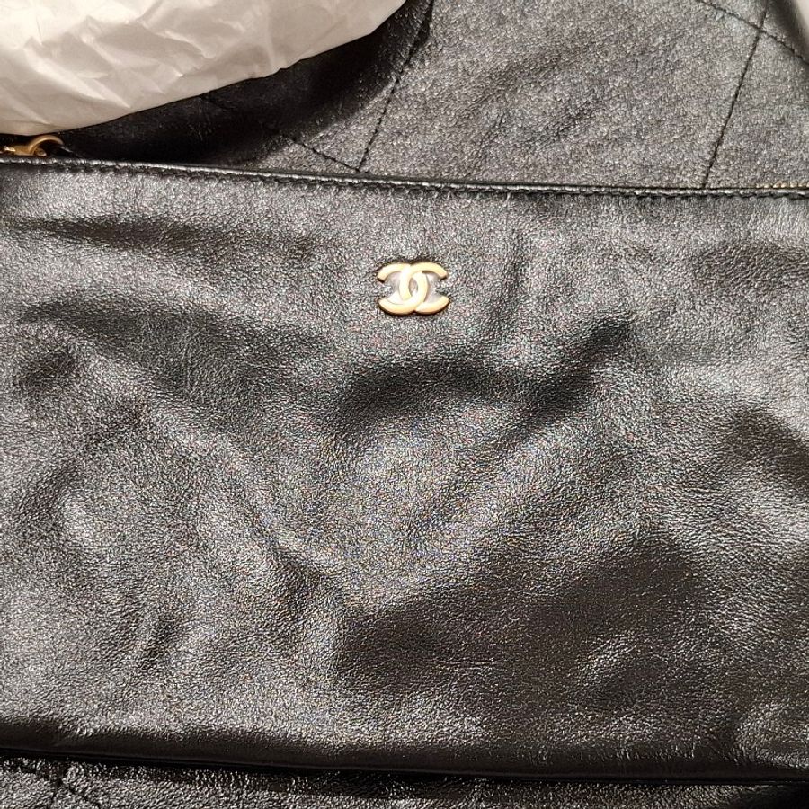 Chanel 22 中號黑金 bag-6