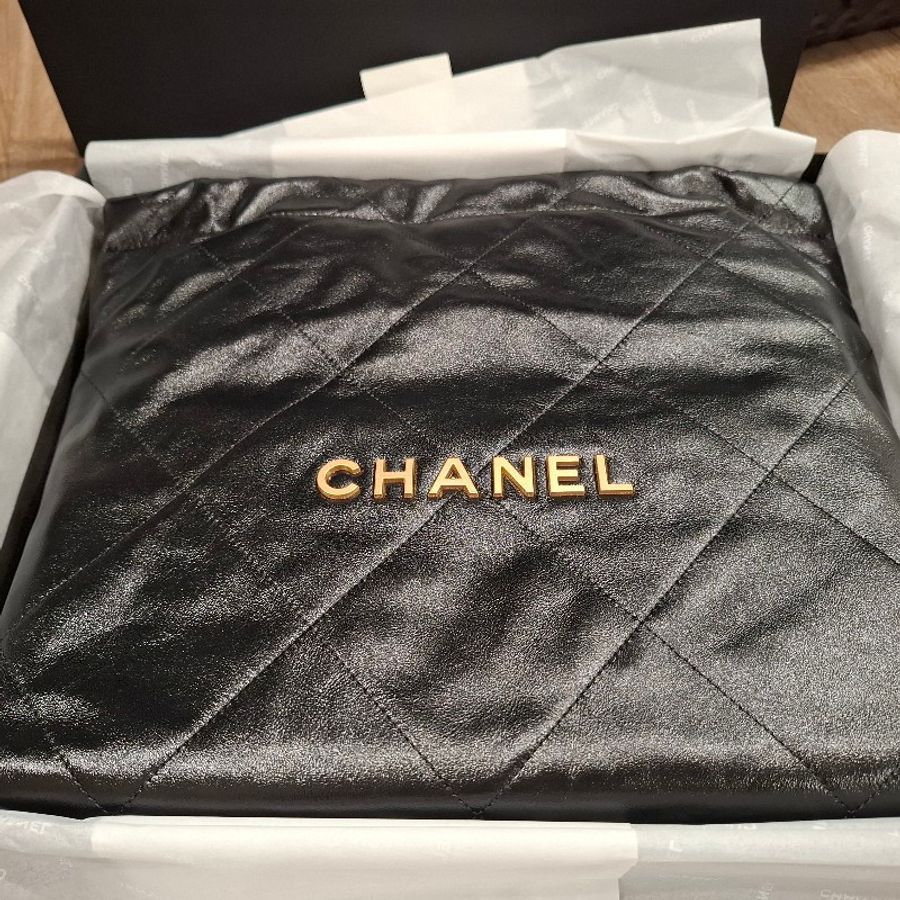 Chanel 22 中號黑金 bag-10