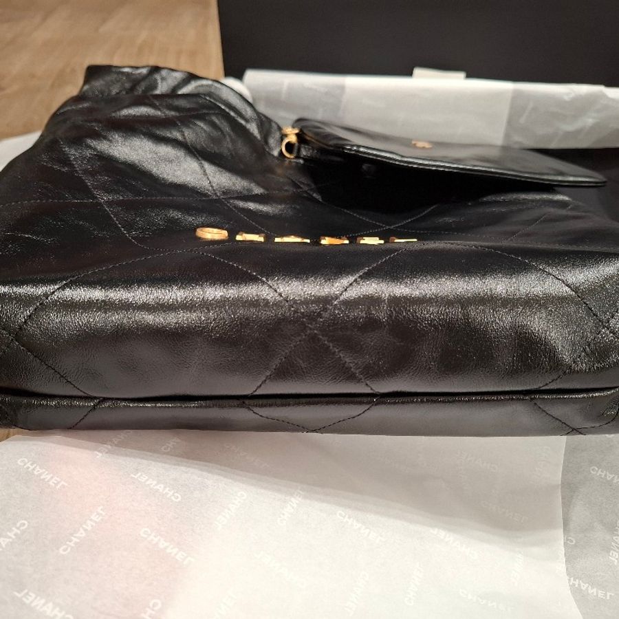 Chanel 22 中號黑金 bag-11