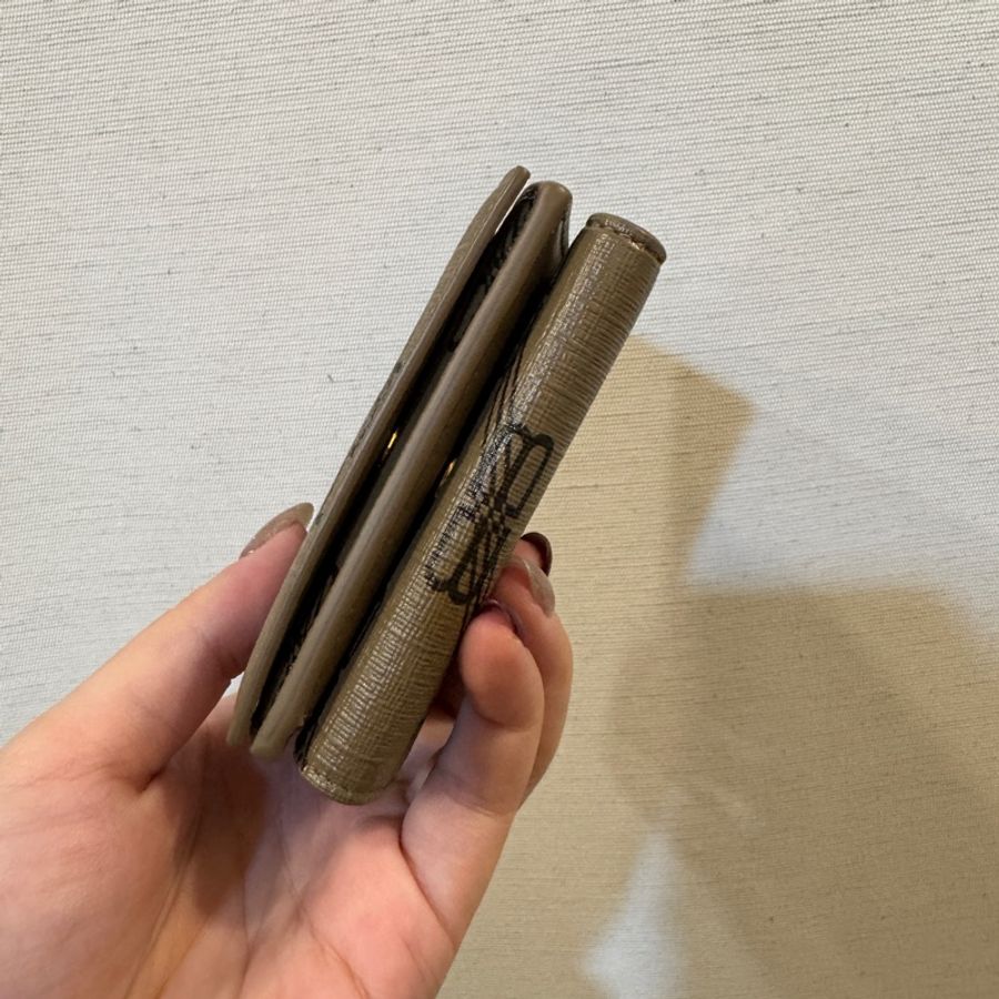 Balenciaga 品牌印花PVC拼牛皮零錢袋三折短夾-12
