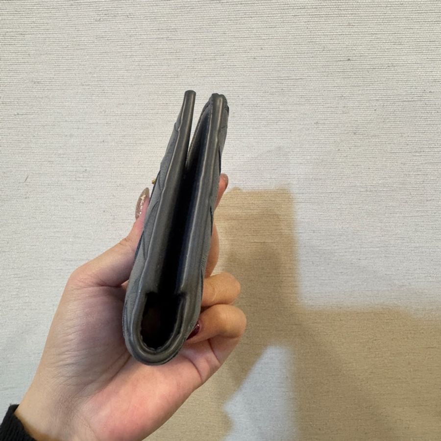 BV Bi-Fold灰藍羊皮小編織對開6卡短夾-3