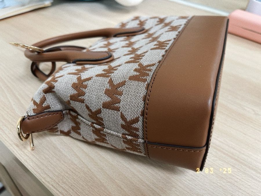 Michael Kors MK滿版 水餃包 女生包包 手提 側背 肩背-10