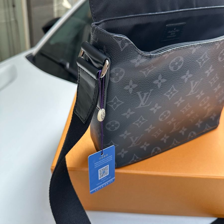 超便宜🌟 #LV #黑武士 #芯片款 #district #郵差包 PM M46255-37