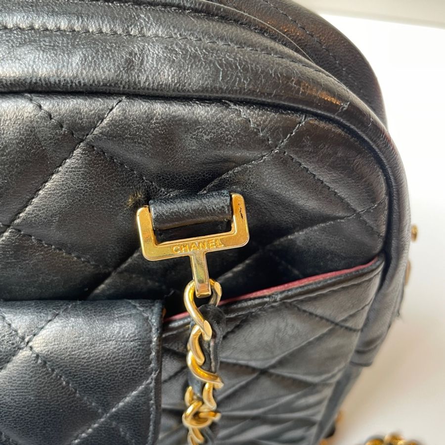 Chanel黑羊皮金釦雙帶方包-35