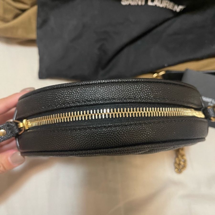 Saint Laurent YSL 魚子醬金LOGO 圓餅包-6
