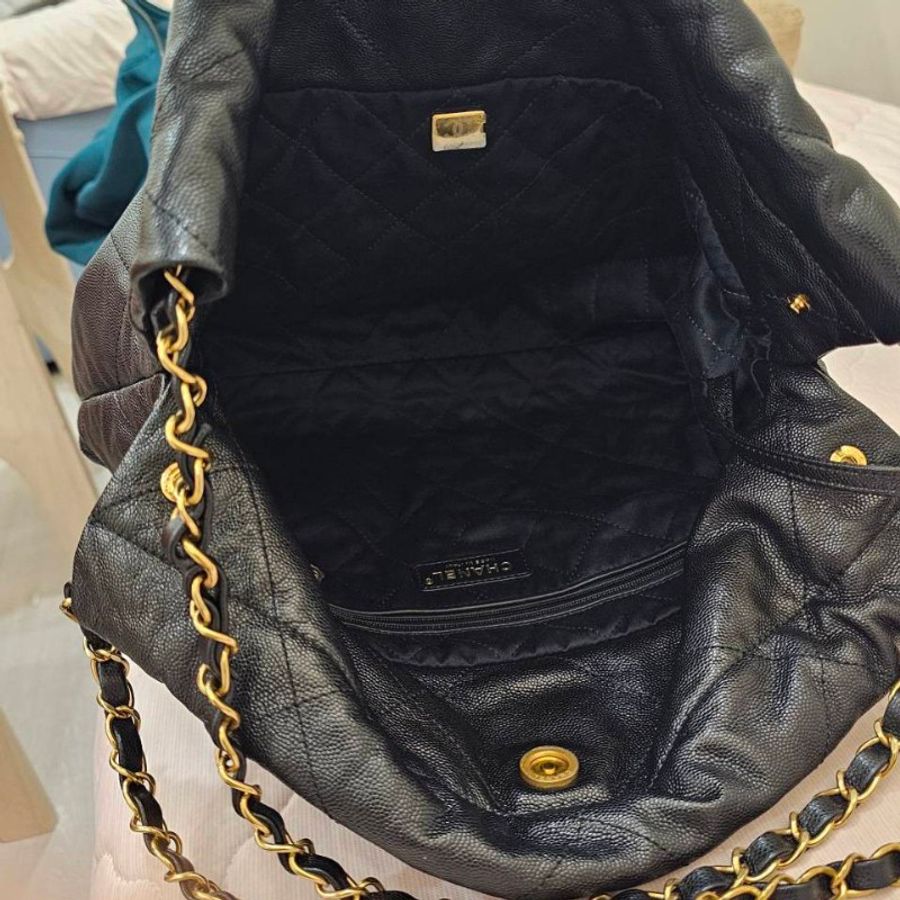 CHANEL 22 Bag荔枝牛皮-中號黑字金鍊-8