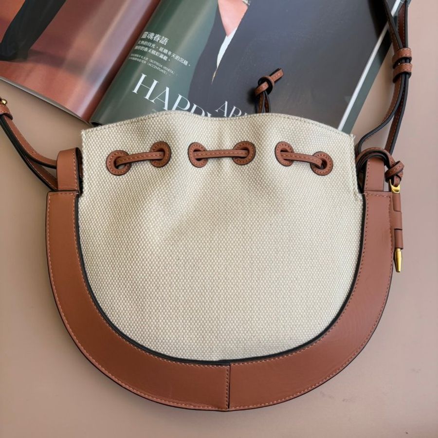 ::LOEWE:: Horseshoe Anagram 緹花/牛皮斜背小袋-2