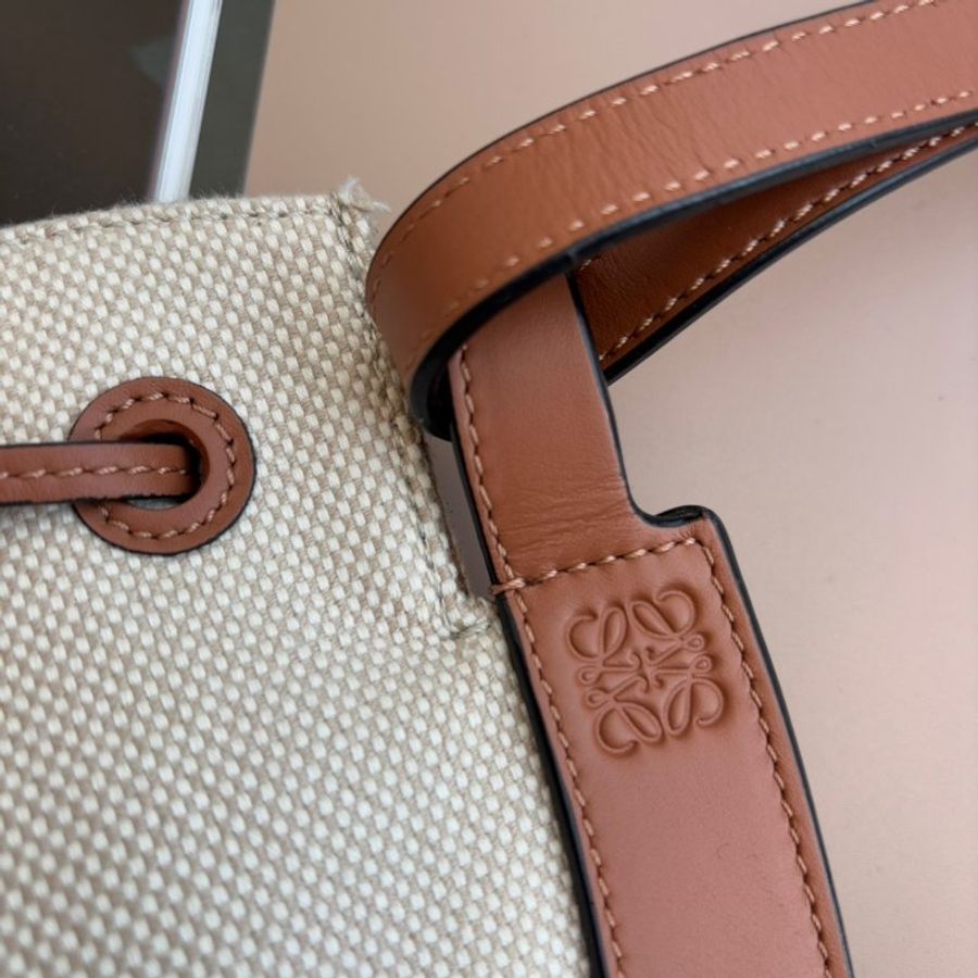 ::LOEWE:: Horseshoe Anagram 緹花/牛皮斜背小袋-3