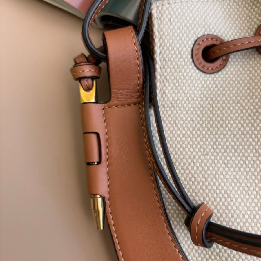 ::LOEWE:: Horseshoe Anagram 緹花/牛皮斜背小袋-4