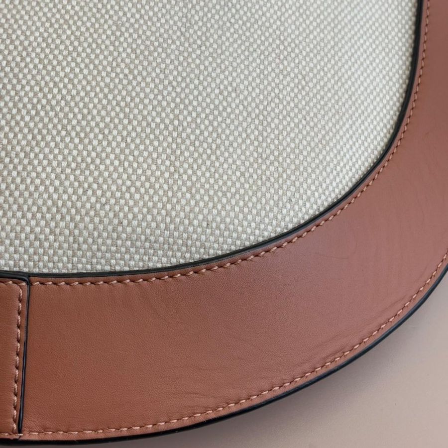 ::LOEWE:: Horseshoe Anagram 緹花/牛皮斜背小袋-8