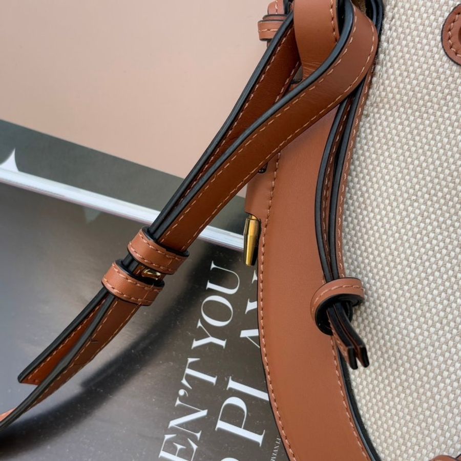 ::LOEWE:: Horseshoe Anagram 緹花/牛皮斜背小袋-15