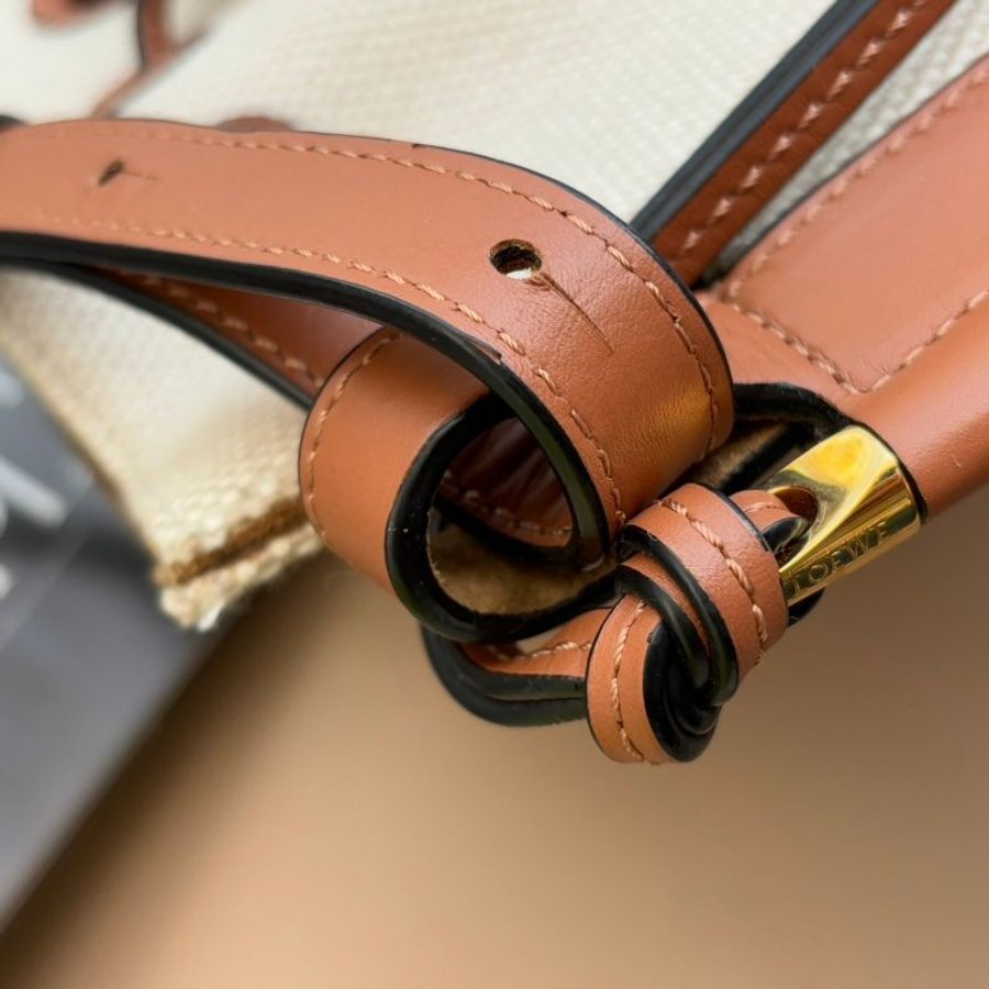 ::LOEWE:: Horseshoe Anagram 緹花/牛皮斜背小袋-16