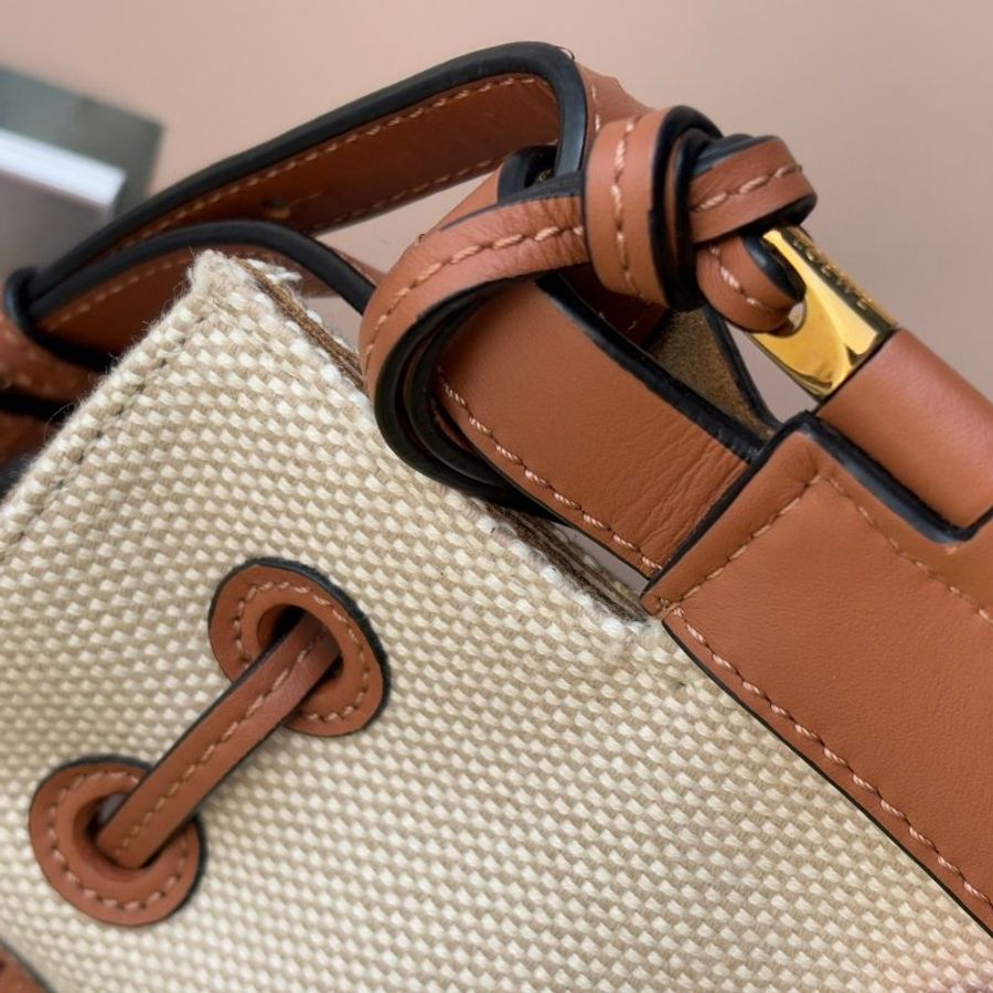 ::LOEWE:: Horseshoe Anagram 緹花/牛皮斜背小袋-18