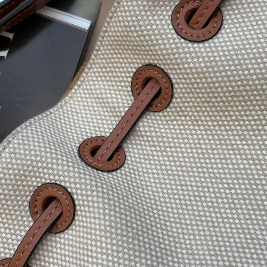 ::LOEWE:: Horseshoe Anagram 緹花/牛皮斜背小袋-20