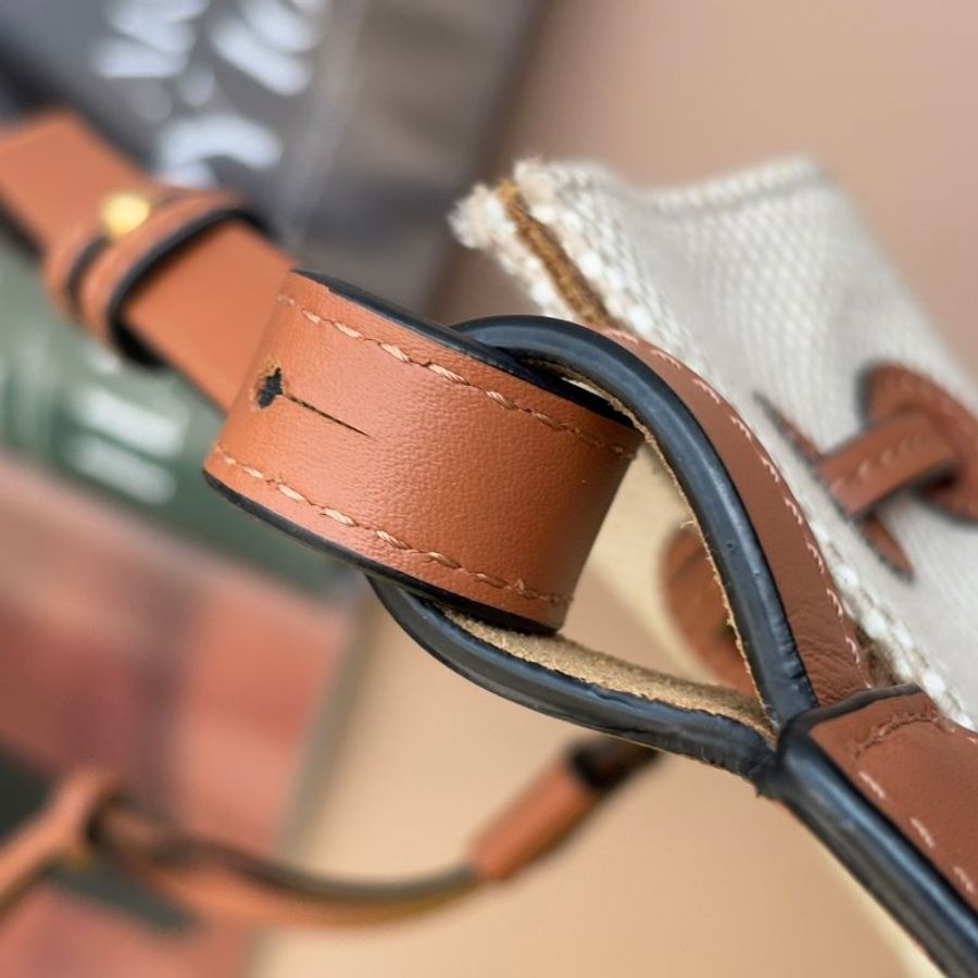 ::LOEWE:: Horseshoe Anagram 緹花/牛皮斜背小袋-21