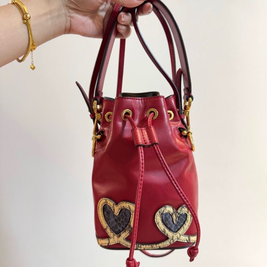 Fendi mon tresor mini 水桶包 红 金釦 蛇皮 愛心 手提包 斜背包 肩背包 側背包 迷你水桶包-1