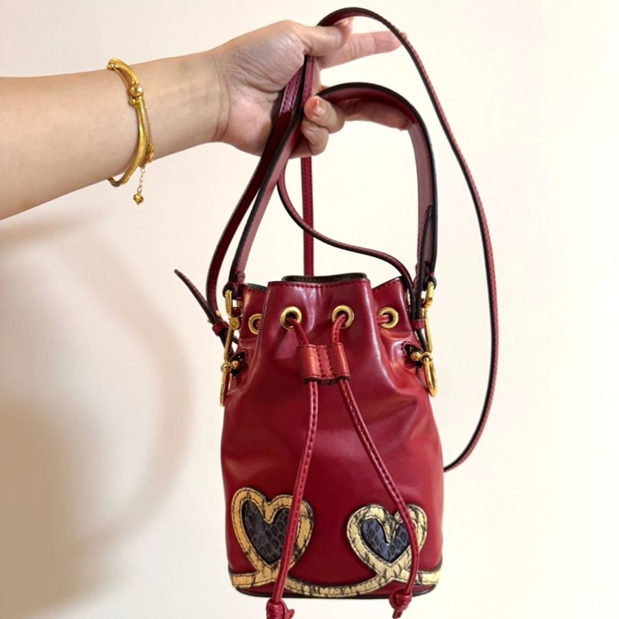 Fendi mon tresor mini 水桶包 红 金釦 蛇皮 愛心 手提包 斜背包 肩背包 側背包 迷你水桶包-11