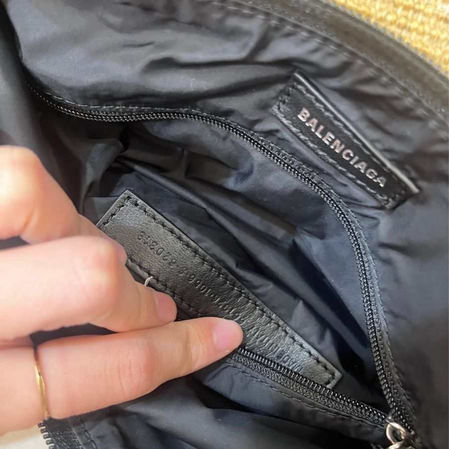 Balenciago肩背包-8