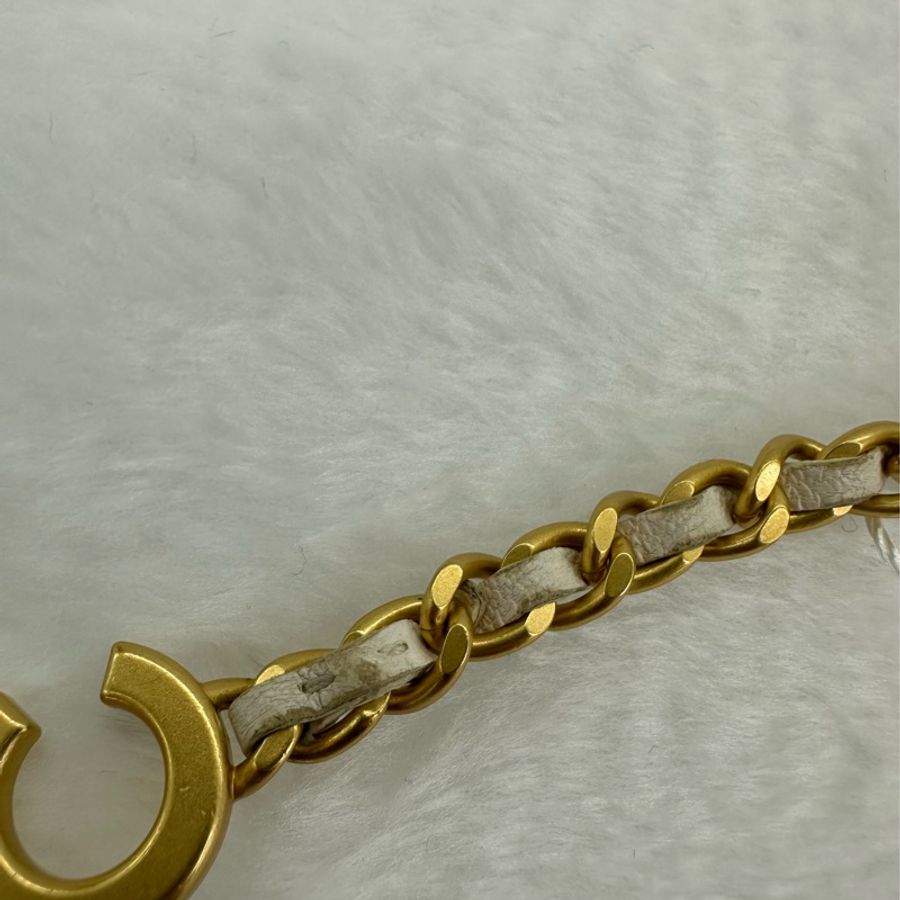 CHANEL 白色金扣 羊皮WOC C字心型圖案鏈條包 2023年-8