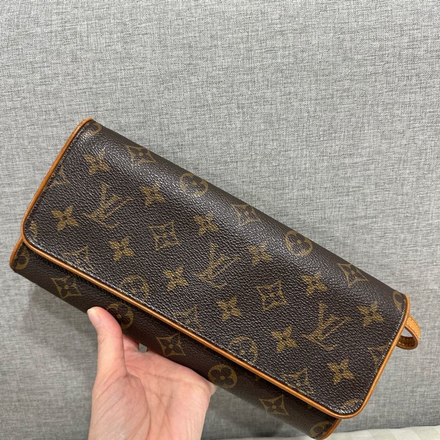 LV 櫃姐信封包-3