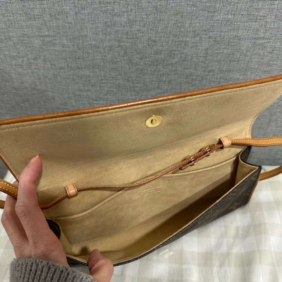 LV 櫃姐信封包-4
