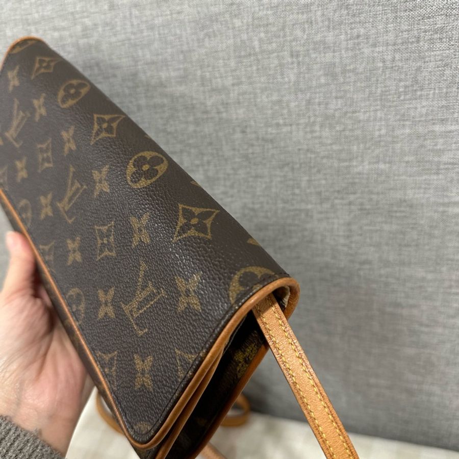 LV 櫃姐信封包-5