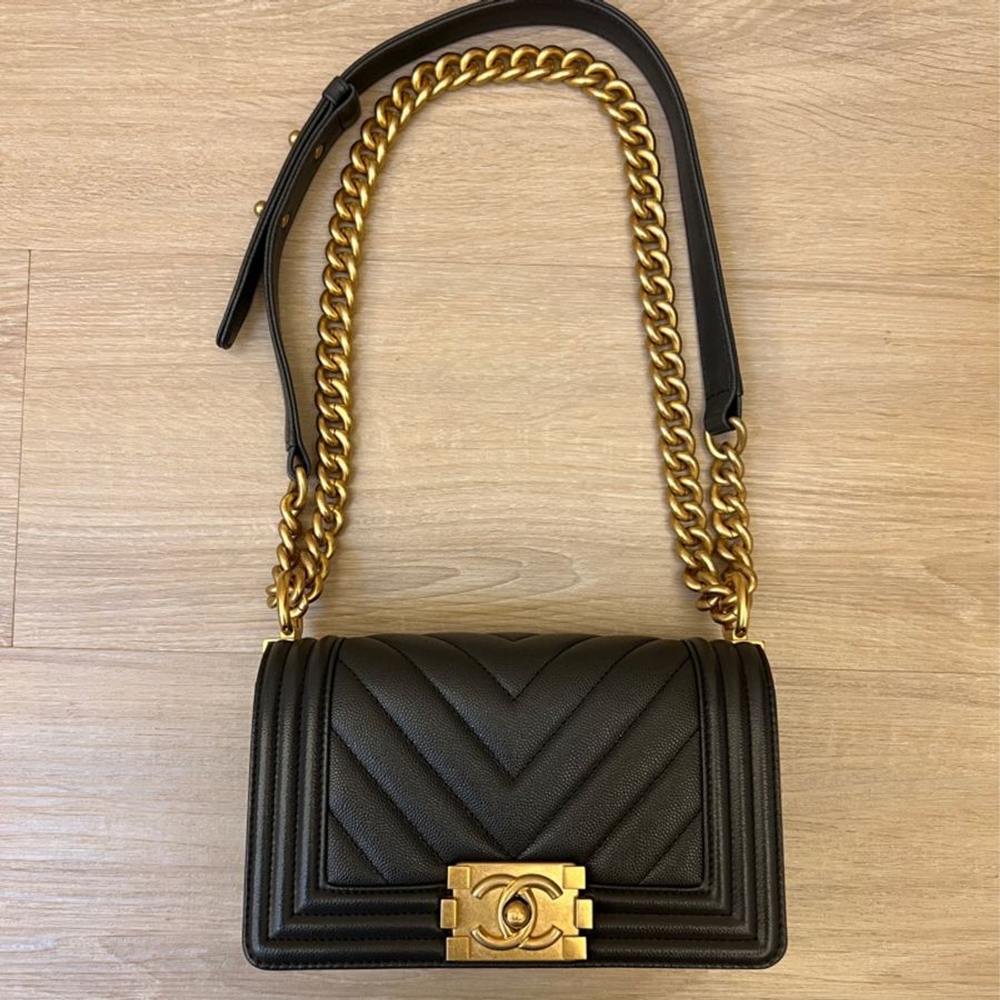 Chanel boy20 近全新!(大降價)-1