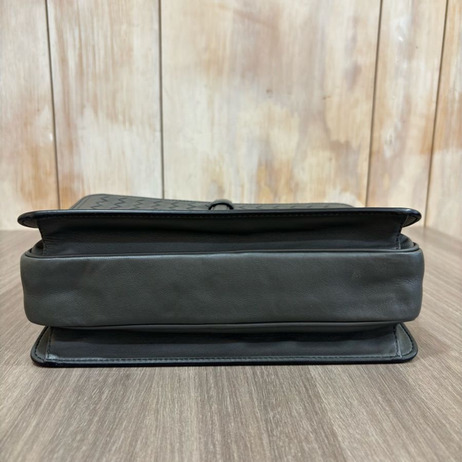 BOTTEGA VENETA BV 鐵灰色 編織 拉鍊 三層 肩背包 斜背包 航空包 郵差包-4