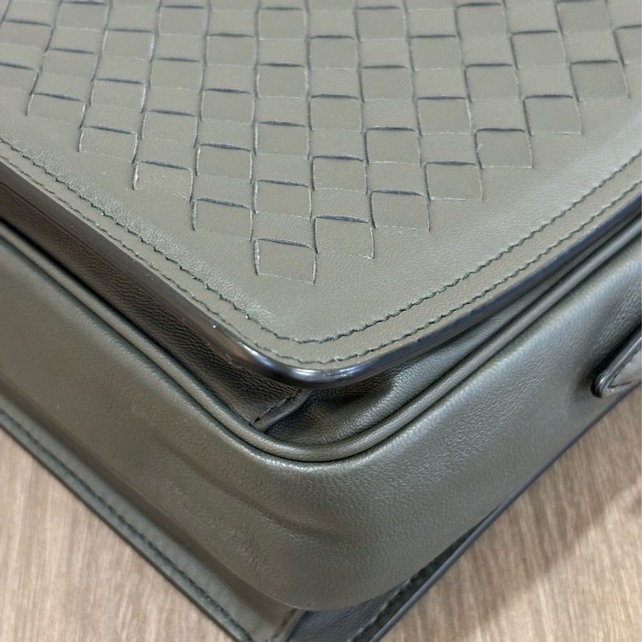 BOTTEGA VENETA BV 鐵灰色 編織 拉鍊 三層 肩背包 斜背包 航空包 郵差包-6