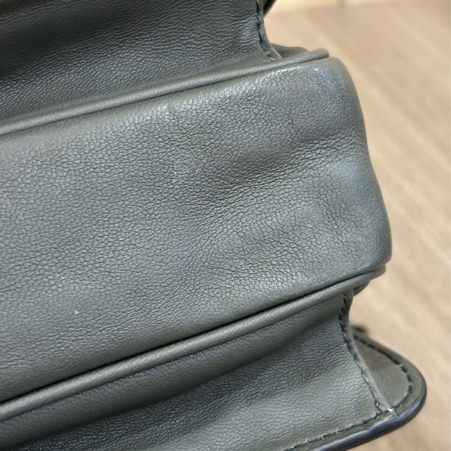 BOTTEGA VENETA BV 鐵灰色 編織 拉鍊 三層 肩背包 斜背包 航空包 郵差包-9