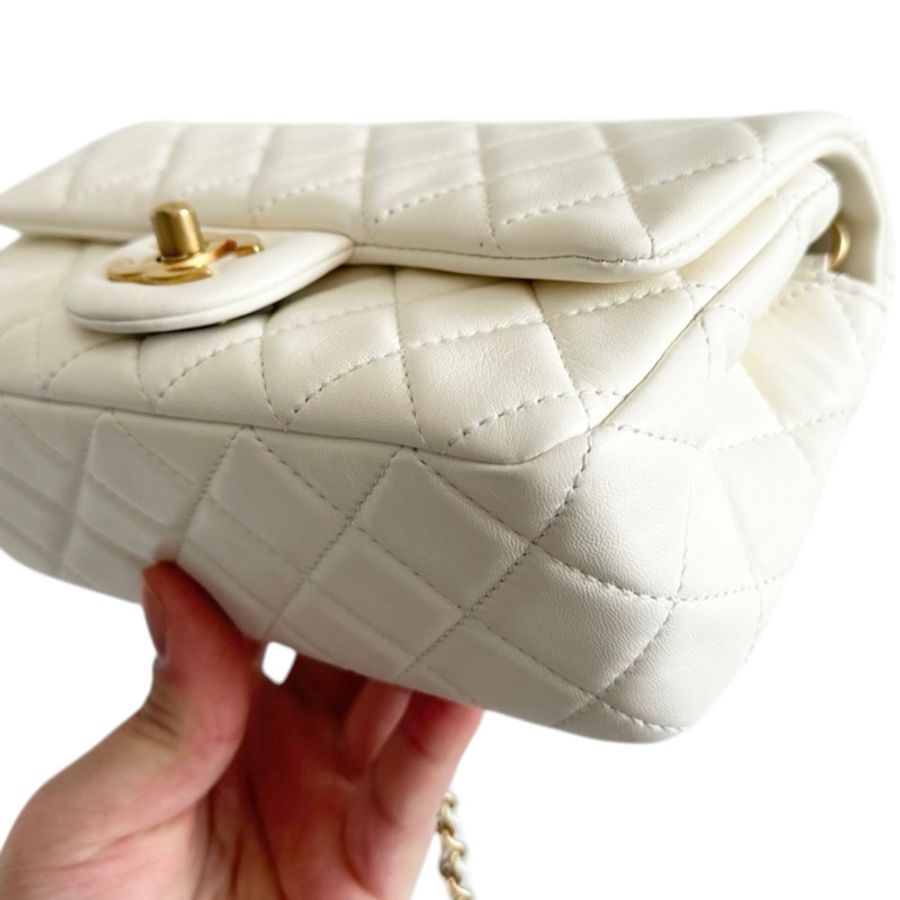 Chanel Lambskin 羊皮白色金球-3