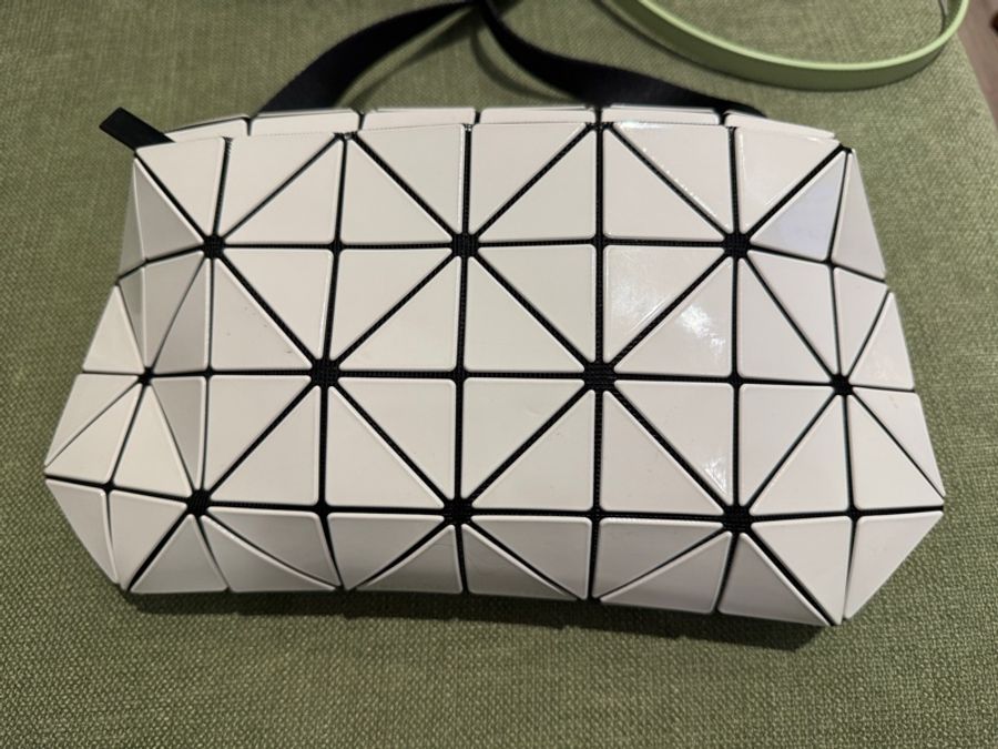 Issey Miyake 三宅一生(積木包亮面) 白色-0