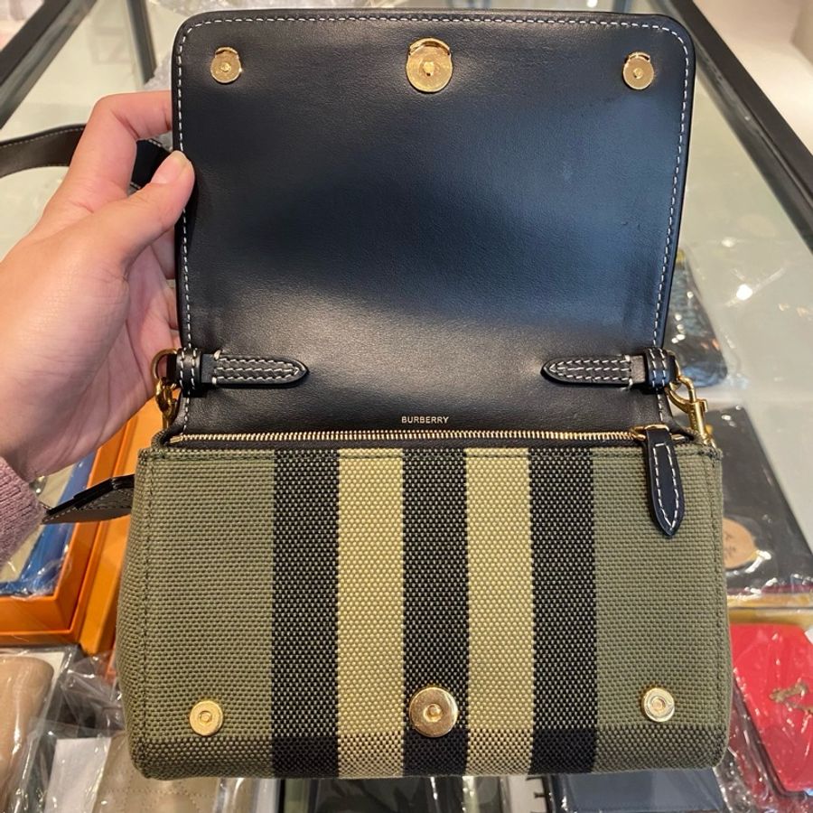 BURBERRY小號格紋帆布斜背包 軍綠-4