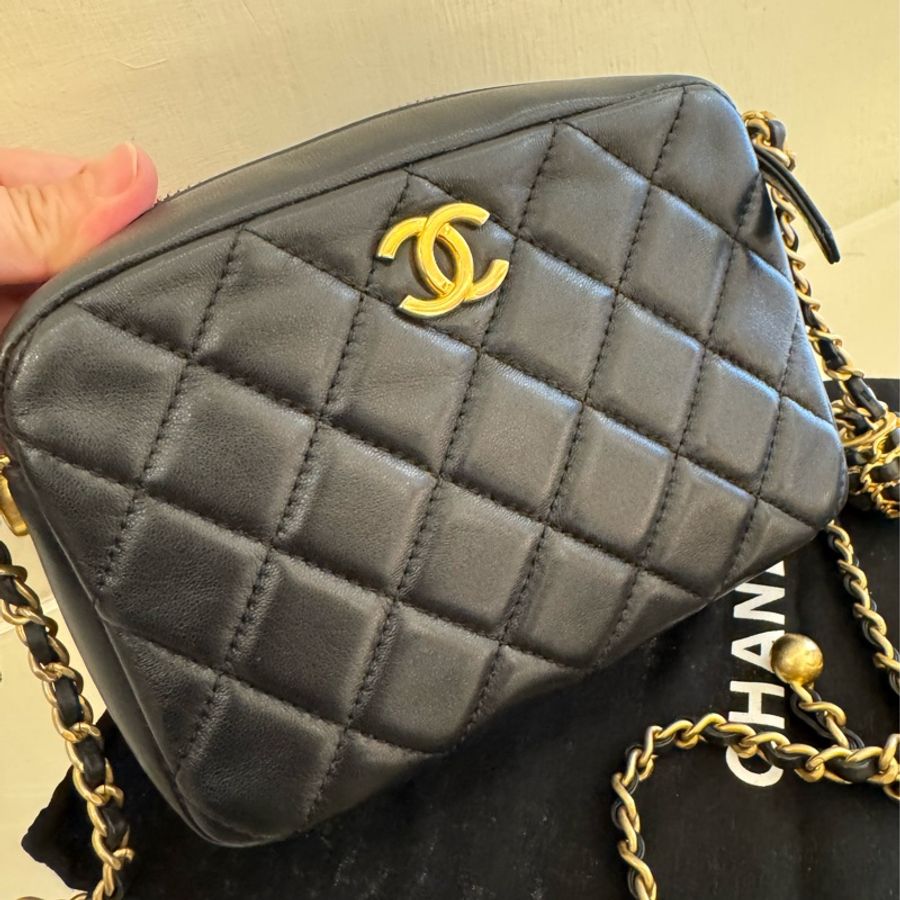 Chanel 黑色菱格核桃調節相機鏈包-11