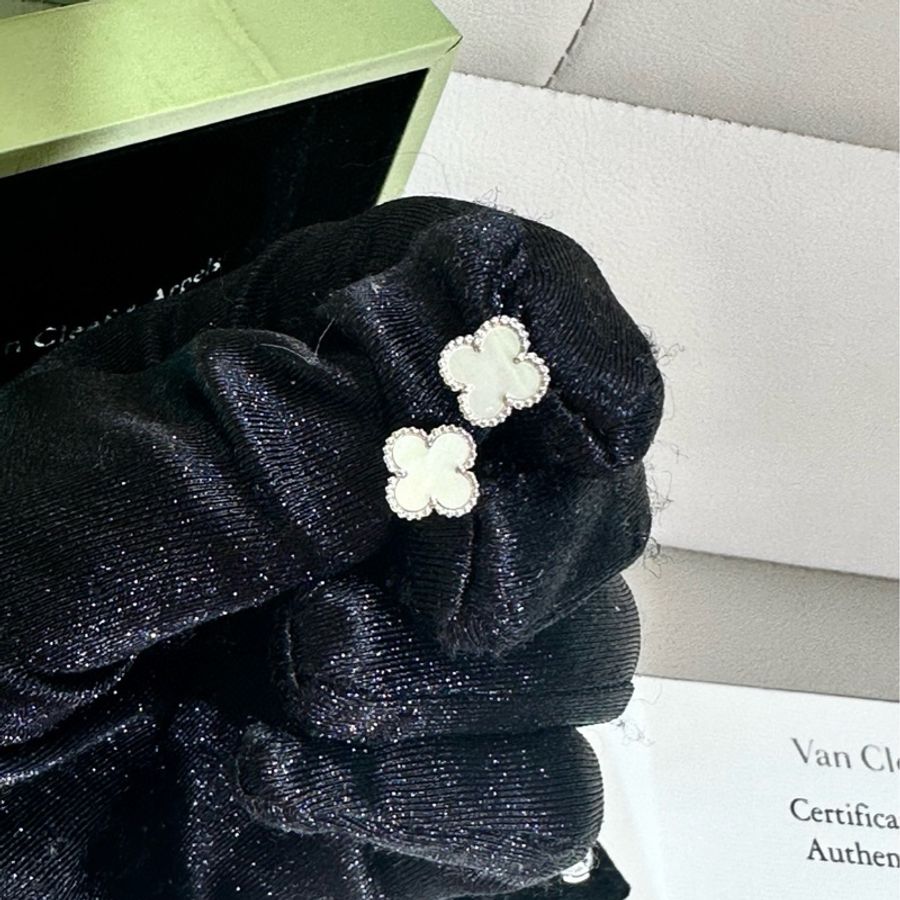 VCA 梵克雅宝 白贝母四叶草耳钉-4