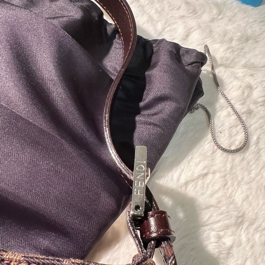 [Fendi] Fendi V口牛角法棍腋下包 老花-12