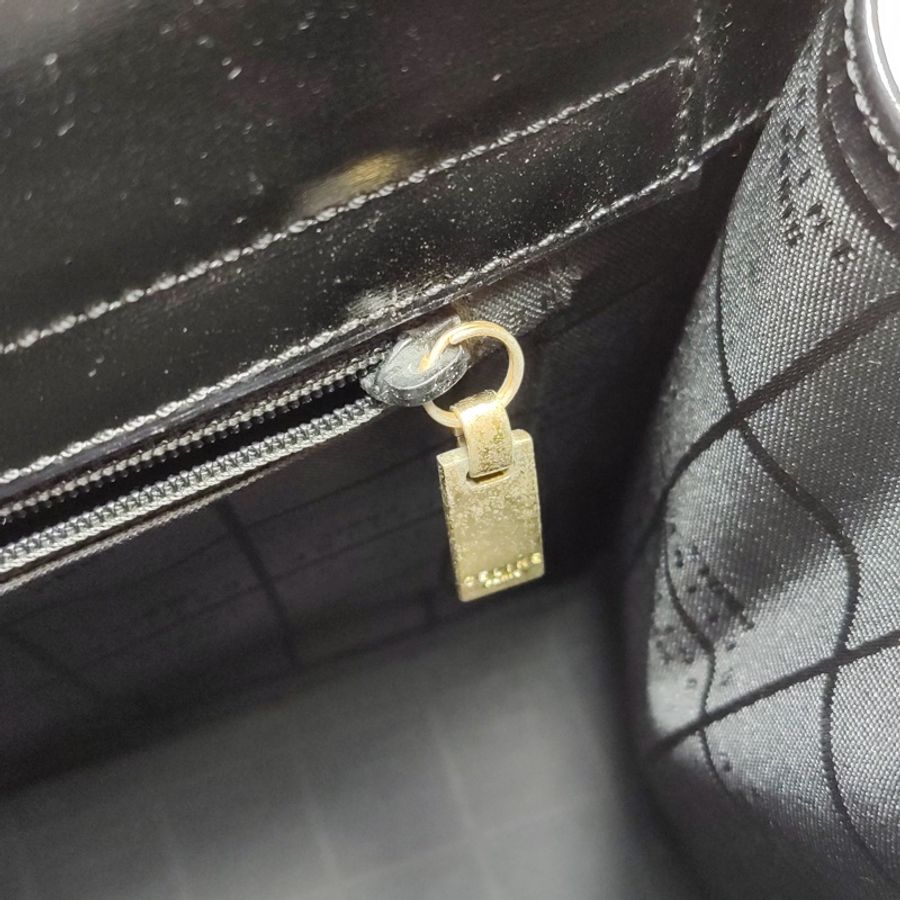 Celine 牛皮純色壓印字母logo手提包-12