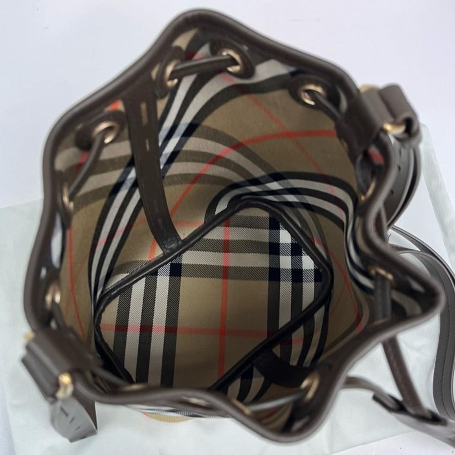 Burberry bucket bag-3