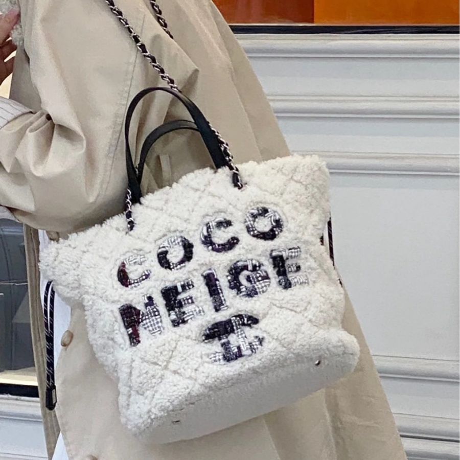 (極新全配🎁 膠膜未撕) Chanel Neige Mouton 限定款 台灣沒幾顆 毛毛托特包-43