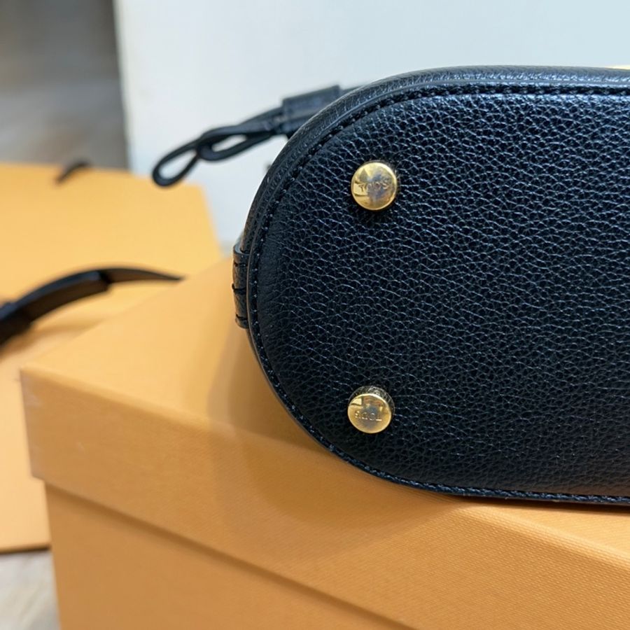 買了從沒撞包過Tod’s Timeless 牛皮迷你水桶包-23