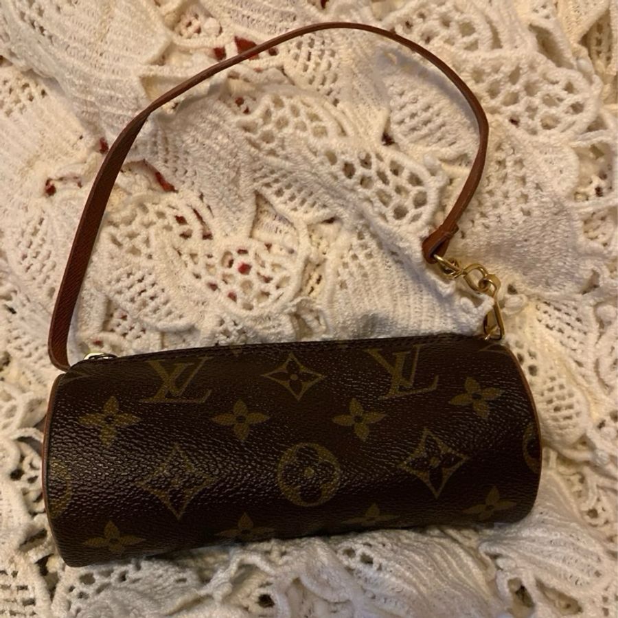 LOUIS VUITTON LV 路易威登 老花帆布圓筒化妝包 手拿包 小手袋包 小拿包-13