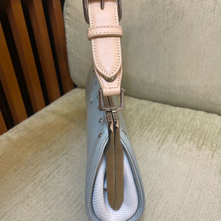 Loewe藍色皮革法棍包-22
