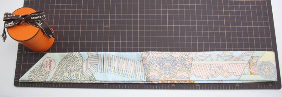 Hermes De l'Ombrelle aux Silk Twilly Pale Pink Sky Orange-9