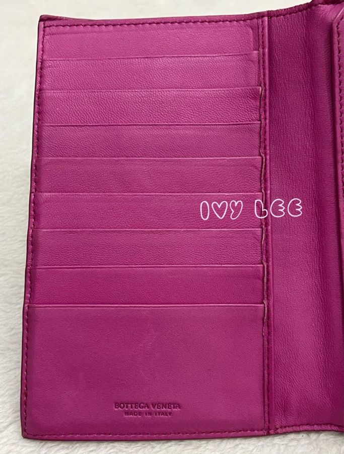 BOTTEGA VENETA經典編織設計 羊皮釦式 中夾 短夾 葡萄紫紅色 二手精品-19