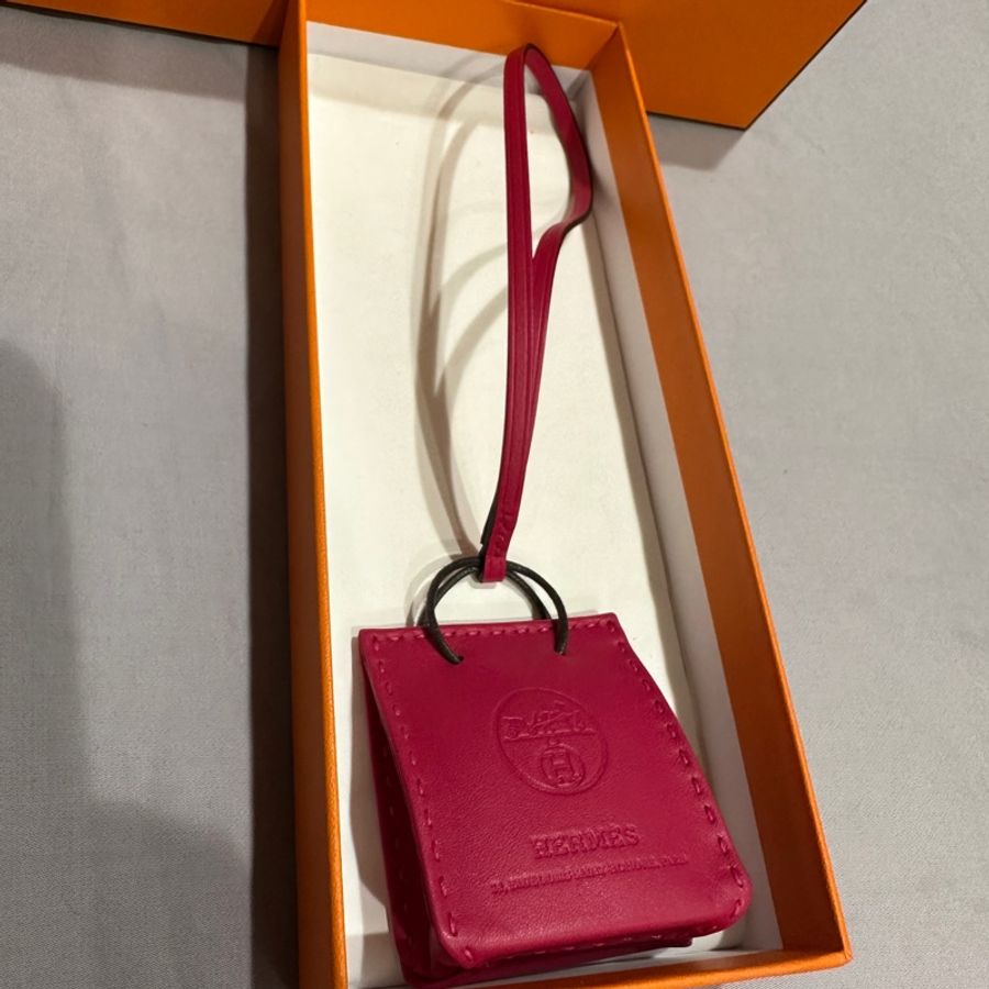 Hermes 粉紅袋吊飾-0